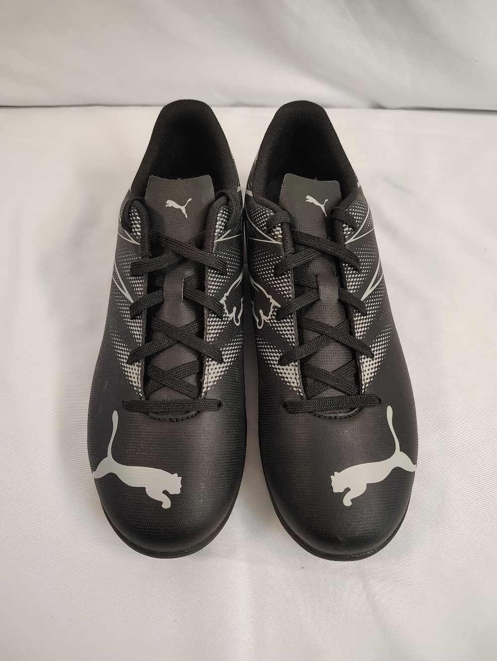 Puma Kids Black Athletic Soccer-Style Shoes with Silver Logos. Size 5.5